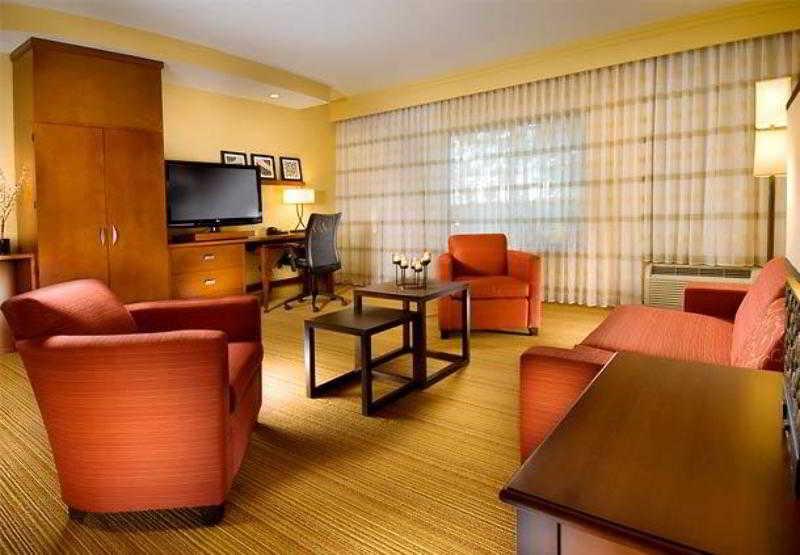 Courtyard By Marriott Tyler Ξενοδοχείο Δωμάτιο φωτογραφία
